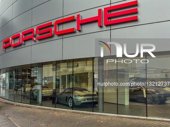 Porsche Center Frankfurt Dealership Exterior