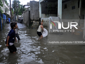 Floods Submerge The Bidara Cina Area Of ​​Jakarta 