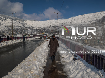 Sunshine After Heavy Snowfall In Kashmir 