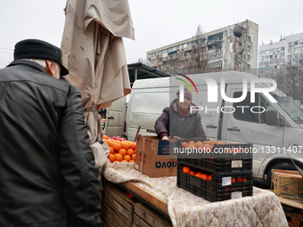 Russian attack on Odesa damages apartment block, destroys market.