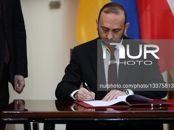 Donal Tusk Meets With The Prime Minister Of The Republic Of Armenia In Warsaw