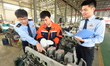 LIANYUNGANG, CHINA - OCTOBER 26, 2023 - Tax staffs introduce tax incentives for the export...