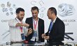 Foreign merchants buy fasteners at the 2024 International Procurement Conference in Handan...