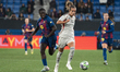Anna Gasper of Sport Lisboa Benfica plays in front of Aicha Camara of FC Barcelona during...