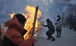 Chinese worshippers light incense as they pray at the Dacheng Temple on Jan 28, 2017 in Qi...