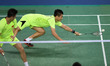 (140925) -- INCHEON, Sept. 25, 2014 () -- Fu Haifeng (R) of China returns the shuttlecock...