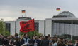 Counter demonstrators are at the rally " Storming the Reichstag " on 05.09.2015 before the...