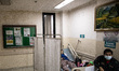 A covid19 patient got a bed in the ER hallway, because the room was full. Atmosphere of th...