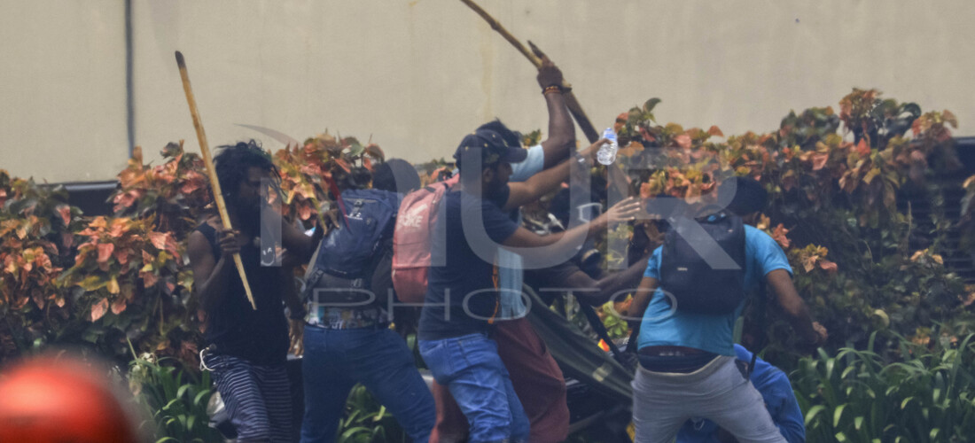 Sri Lankan anti-government and pro-government protesters clash at Gotagogama near the president Gotabaya Rajapaksa's office at Colombo, Sri...