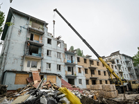 Reconstruction of apartment building damaged by Russian shelling continues in Zaporizhzhia.