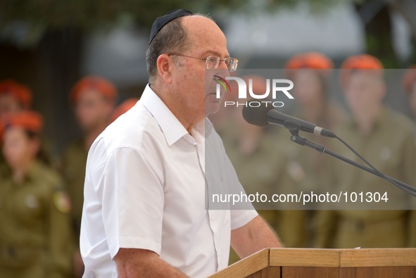 TEL AVIV, ISRAEL - MAY 05: Israeli Defence Minister Moshe (Boogy) Ye'elon speaks during the official memorial day ceremony at the military c...