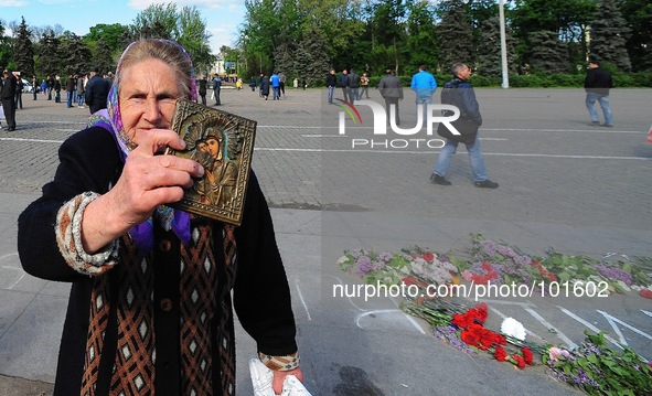 A old woman with icon of the Virgin Mary, in Odessa, Ukraine, on May 5, 2014. 