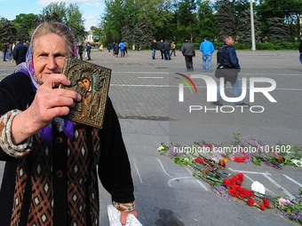 A old woman with icon of the Virgin Mary, in Odessa, Ukraine, on May 5, 2014. (