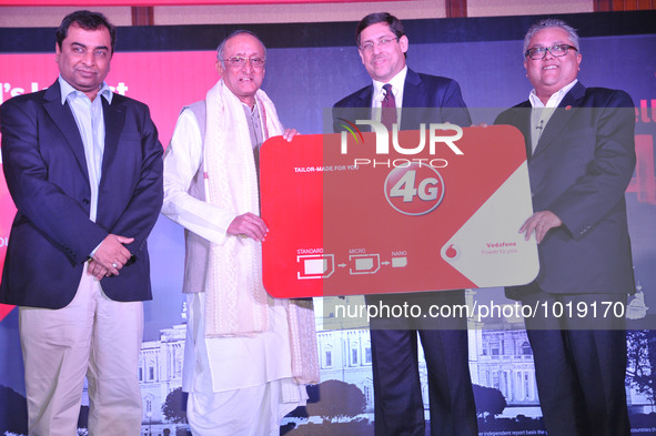 L-R: Arvind Vohra- Operations Director- East- Vodafone India, Amit Mitra- Minister of Finance- West Bengal, Naveen Chopra- Chief Operating...