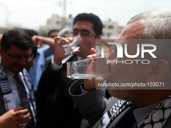 Palestinians attend the ceremony of reopening the historic charity water tap of Ottoman Sultan Abdul Hamid II, in Gaza City on May 07, 2014....