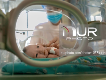 TENGZHOU, CHINA - AUGUST 17, 2023 - A neonatal nurse cares for a newborn in Tengzhou city, Shandong province, China, August 17, 2023. August...