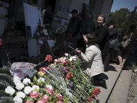 Ukraine, Odessa : A unidentified woman mourns outside the burnt trade union building in Odessa, Ukraine, May 8, 2014. More than 40 people di...