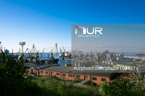 Ukraine - Odessa - Daily life - A look over the Harbor Odessa, Ukraine, Thursday, Mai 8, 2014. (Zacharie Scheurer) 
