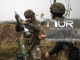 Artillerymen Mortar gunners  of the First Presidential National Guard Brigade of Ukraine BUREVIY (Storm) during a practical exercise at a tr...