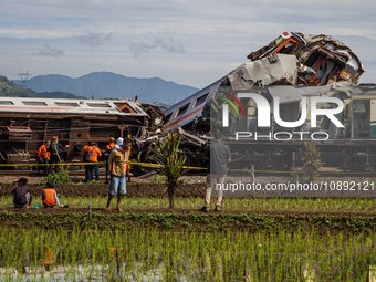 Search and rescue teams are searching for and evacuating victims after the Bandung Raya local train collided with the Turangga train in Cica...