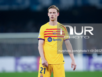 Frenkie de Jong of FC Barcelona looks on during the UEFA Champions League Round of 16 first leg match between SSC Napoli v FC Barcelona at S...