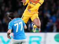 Ronald Araujo of FC Barcelona and Khvicha Kvaratskhelia of SSC Napoli compete for the ball during the UEFA Champions League Round of 16 firs...