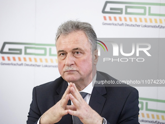 Claus Weselsky, the head of the train driver union GDL, is addressing a news conference for journalists from the Foreign Press Association (...