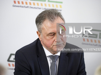 Claus Weselsky, the head of the train driver union GDL, is addressing a news conference for journalists from the Foreign Press Association (...