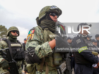 Members of the Mexican Army are participating in the departure of a security operation called ''Rastrillo'' to combat crime in the Municipal...