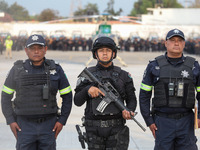 A member of the State Police is participating in the departure of a security operation called ''Rastrillo'' to combat crime in the Municipal...