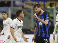Francesco Acerbi of Inter is talking with Giacomo Raspadori of Napoli during the Serie A soccer match between Inter FC and SSC Napoli at Sta...