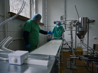Chemists are producing medicinal hydrogel dressings to speed up the healing process of burns and severe wounds in Ukrainian soldiers at Lviv...