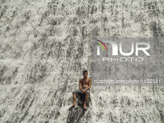 A local tourist bathes at the decommissioned Wawa Dam in the municipality of Rodriguez, Rizal province on World Water Day, 22 March 2016. Th...