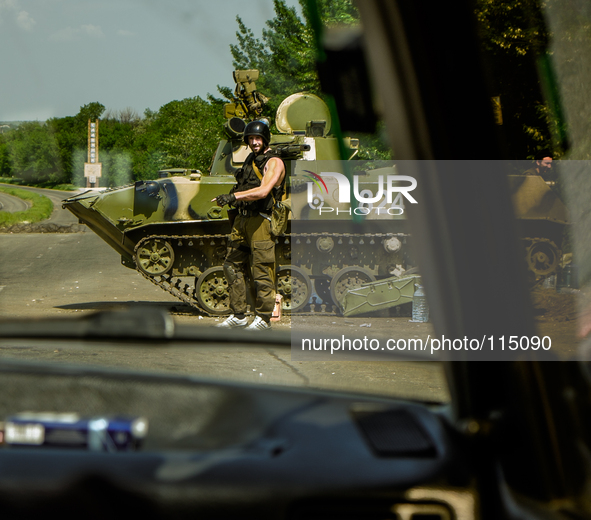 Ukrainian army checkpoint between Donetsk and Slavianks, on May 18, 2014. 