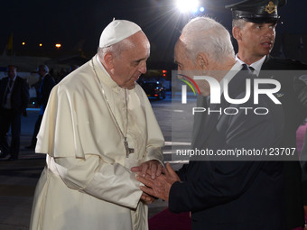 Pope Francis shakes hands with Israeli President Shimon Peres as he departs at Ben Gurion International Airport in Tel Aviv, Israel on May 2...