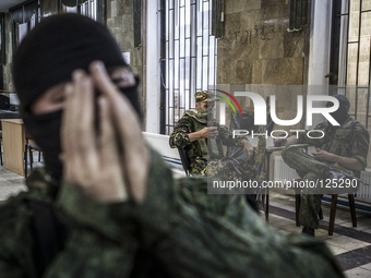 Heavily armed militiamen from the Vostok Battallion took over the Regional administration building in central Donetskand cleared out the pr...