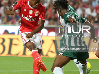 Benfica's forward Andre Carrillo vies with Setubal's midfielder Mikel Agu during the Portuguese League football match SL Benfica vs Vitoria...