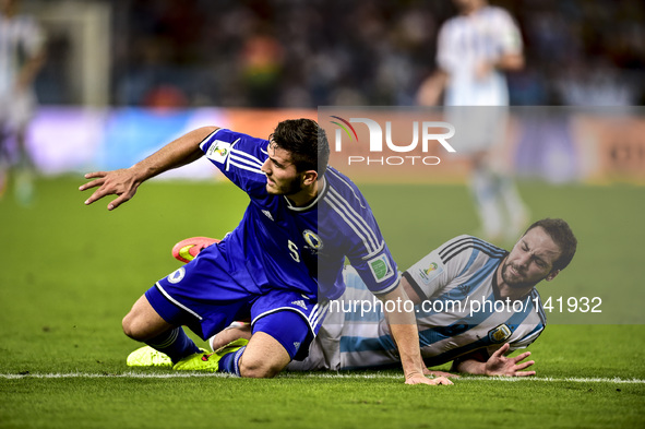 Sead Kolasinac (5) and Gonzalo Higuain (9) at the match #11 of the 2014 World Cup, between Argentina and Bosnia-Herzegovina, this Sunday, Ju...