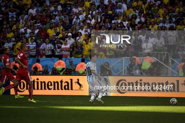 Lionel Messi (10) carries the ball trough the midfiel to pass to Angel Di Maria socre for Argentina, at the extra Time of the match #55, for...