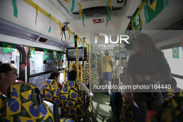 (140703) -- SAO PAULO, July 3, 2014 () -- The driver Edilson (C), known as 