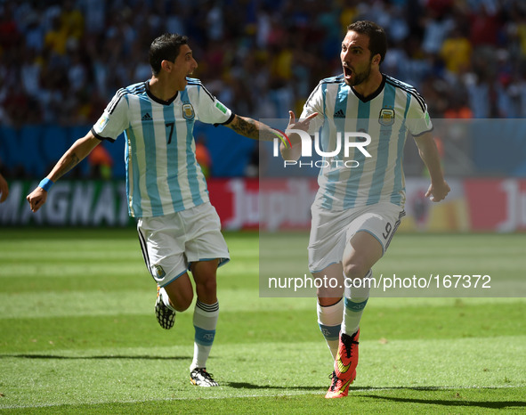 (140705) -- BRASILIA, July 5, 2014 () -- Argentina's Gonzalo Higuain (R) celebrates the goal during a quarter-finals match between Argentina...
