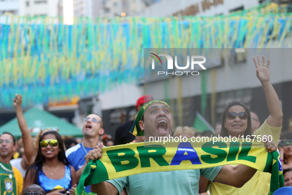 (140704) -- BRAZIL, SAO PAULO, July 4, 2014 () -- Fans watch a televised quarter-finals match between Brazil and Colombia of 2014 FIFA World...
