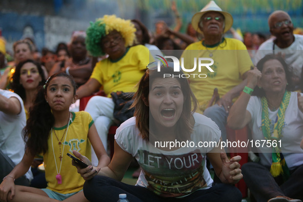(140704) -- BRAZIL, SAO PAULO, July 4, 2014 () -- Fans watch a televised quarter-finals match between Brazil and Colombia of 2014 FIFA World...