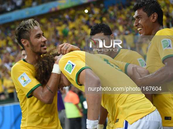 (140704) -- FORTALEZA, July 4, 2014 () -- Brazil's David Luiz (2nd L) celebrates his goal with Neymar (1st L), Hulk(3rd L) and Paulinho duri...