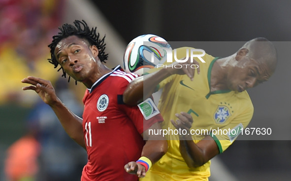 (140704) -- FORTALEZA, July 4, 2014 () -- Brazil's Fernandinho (R) vies with Colombia's Juan Guillermo Cuadrado during a quarter-finals matc...