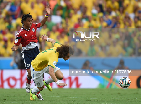 (140704) -- FORTALEZA, July 4, 2014 () -- Brazil's David Luiz (R) vies with Colombia's Juan Guillermo Cuadrado during a quarter-finals match...