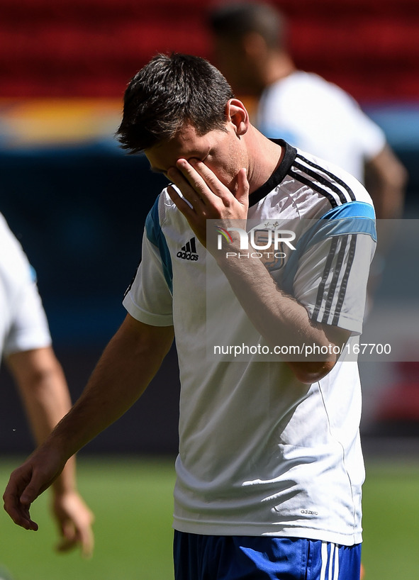 (140704) -- BRASILIA, July 4, 2014 () -- Argentina's Lionel Messi is seen during a training session in Brasilia, Brazil, on July 4, 2014, on...