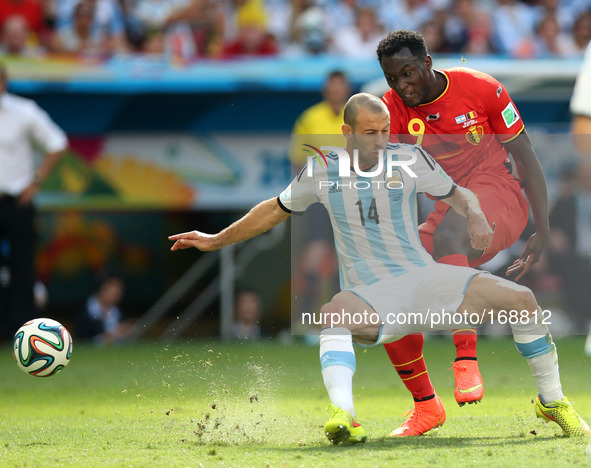 (140705) -- BRASILIA, July 5, 2014 () -- Belgium's Romelu Lukaku (back) shoots the ball during a quarter-finals match between Argentina and...