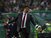 Benfica's head coach Rui Vitoria reacts during the Portuguese League football match Sporting CP vs SL Benfica at the Alvadade stadium in Lis...