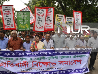 Activists of National Committee to Protect Oil, Gas, Mineral Resources, Power and Ports attend with placard at a rally to protest demanding...